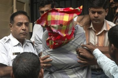 Police: Undercover officer arrested in Mumbai terror probe
