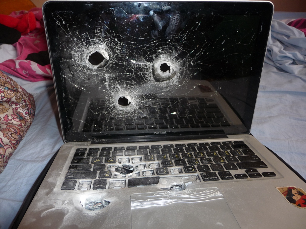israeli-border-police-kills-laptop