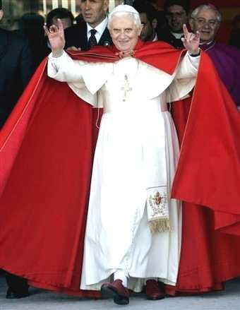 pope-benedict-xvi_handsign_satan_666