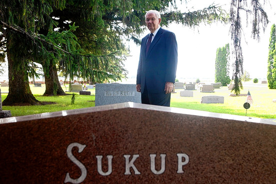 eugene-sukup-81-visits-the-grave-of-his-parents