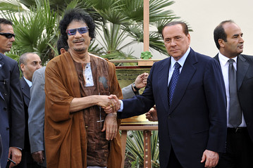 Gaddafi-and-Berlusconi, Masonic-Handshake