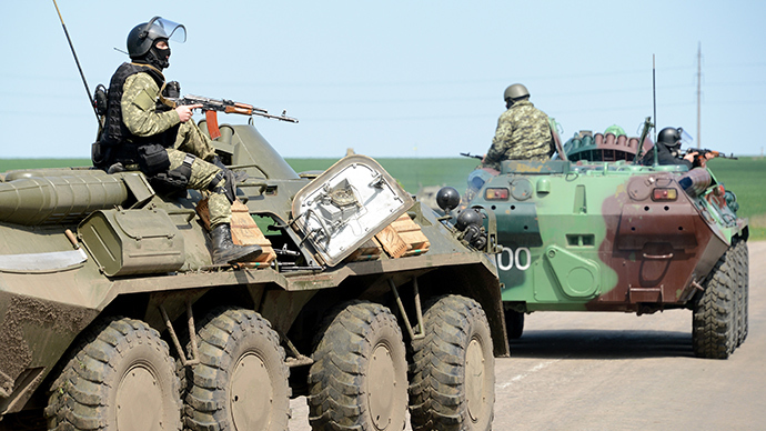 Ukrainian special forces take position in the eastern Ukrainian city of Slavyansk on April 24, 2014