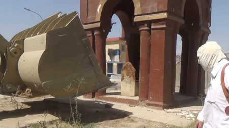ISIS jihadists demolish mosques, shrines in northern Iraq -2