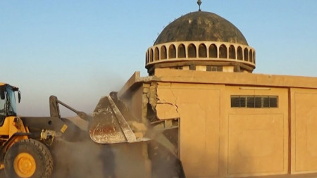 ISIS jihadists demolish mosques, shrines in northern Iraq -4