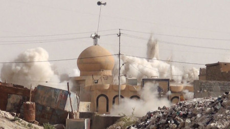 ISIS jihadists demolish mosques, shrines in northern Iraq -6