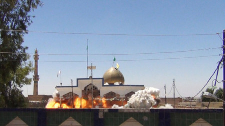 ISIS jihadists demolish mosques, shrines in northern Iraq -7