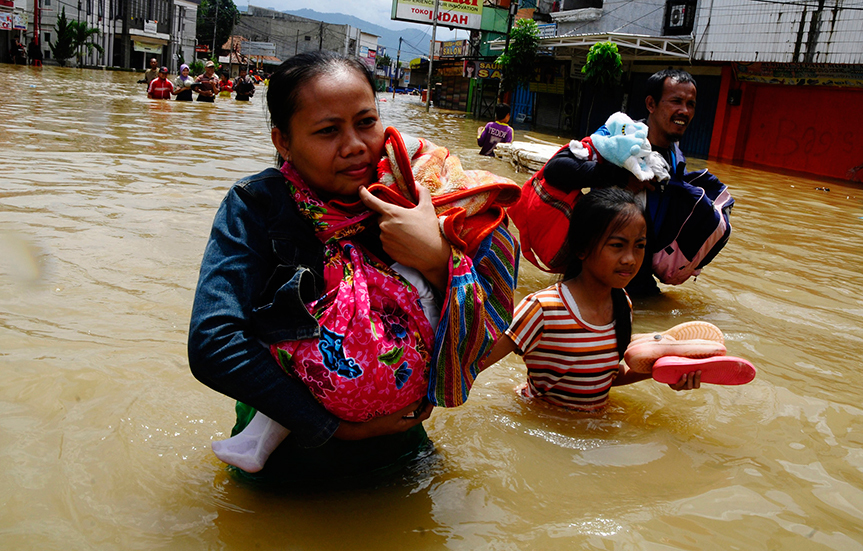 Massive evacuations as floods hit Indonesia, Malaysia and Thailand