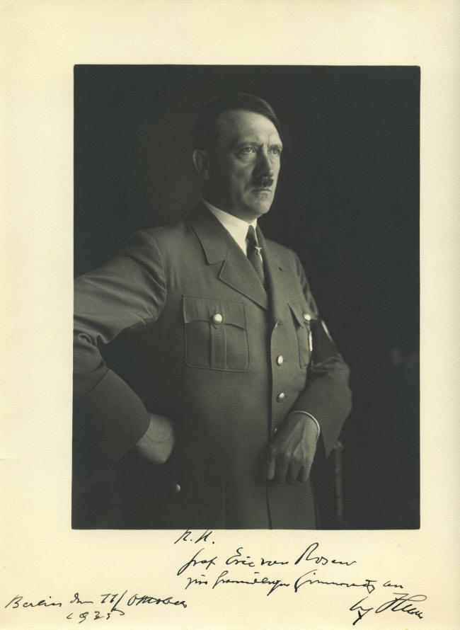 Hitler_masonic_sing_1935_Heinrich_Hoffmann_photo
