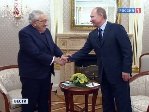 Putin-Kissinger-Masonic_Handshake