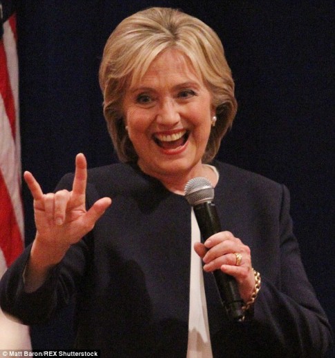 Hillary-Clinton-Satanic-Hang-Sign