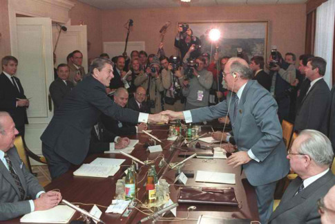 Reagan-Gorbechev-Masonic-Handshake