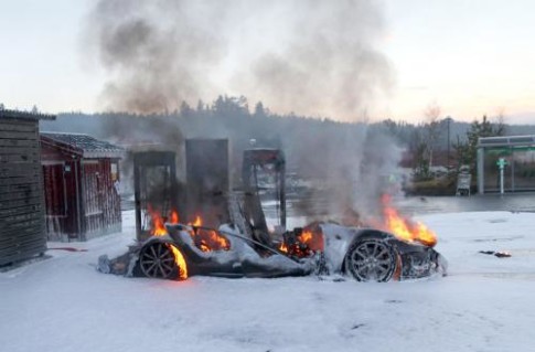 Tesla bursts into flames 3_0