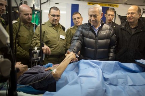 israeli-prime-minister-benjamin-netanyahu-next-to-a-wounded-mercenary-israeli-military-field-hospital-at-the-occupied-golan-heights-border-with-syria-18-february-2014