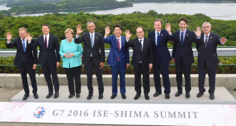 Merkel-G7-Illuminati-hand-sign
