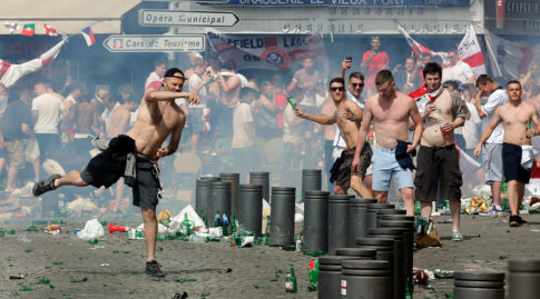 Battle of Marseille - Violent fans hurl missiles, clash with police ahead of Russia-England match