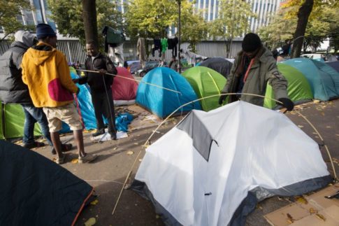 hundreds-of-migrants-pitch-tents-on-paris-streets-as-calais-camp-shuts