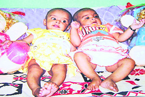 twins-die-minutes-after-measles-vaccination_avika_and_anika