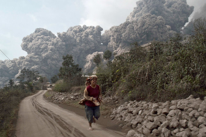 Major Volcanic Eruption Kills at Least 14 in Indonesia