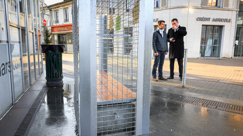Wire grid has been placed around a public bench to prevent homeless from drinking alcohol and sleeping on it, on December 25, 2014 in Angouleme, southwestern France